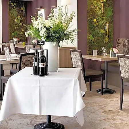 Hotel The Originals Residence, Les Strelitzias, 3*